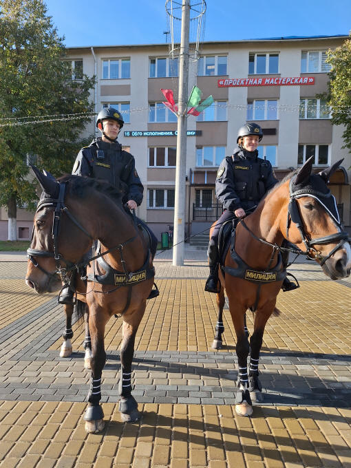 На страже покоя граждан и гостей Белоруссии -вежливые и внимательные конные милиционеры.